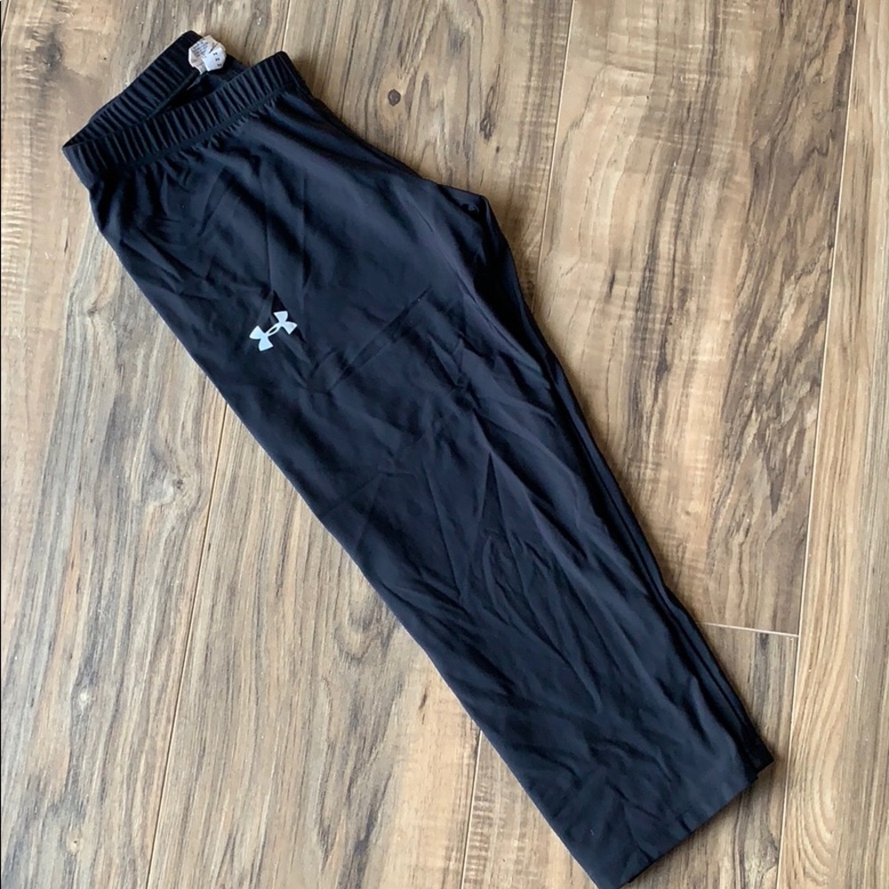 EUC Underarmour heat gear cropped workout pants